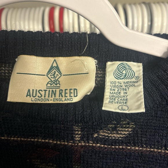 80’s Vintage Austin Reed 100%
Merino Virgin Wool Navy
Patterned Sweater Men L - Picture 2 of 2